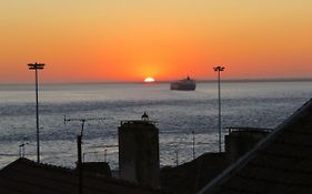 Tejo House River Lisbon
